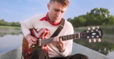 Ģitārists Matīss Čudars publicē “Līgodama upe nesa” un piesaka soloalbumu Ģitārists Matīss Čudars publicē “Līgodama upe nesa” un piesaka soloalbumu