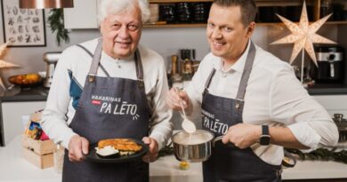 Anatolijs Kreipāns gatavo karbonādi ar kartupeļu biezeni un melno piparu mērci Anatolijs Kreipāns gatavo karbonādi ar kartupeļu biezeni un melno piparu mērci