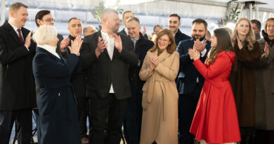 Saeimas Ziemassvētku labdarības akcijā saziedoti  23 tūkstoši eiro Ukrainas bērnu atbalstam