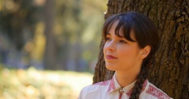 Dziedātāja Jolanta Kalniņa publisko dvēselisku debijas dziesmu “Mana tautasdziesma” un piesaka sevi arī kā dziesmu autori Dziedātāja Jolanta Kalniņa publisko dvēselisku debijas dziesmu “Mana tautasdziesma” un piesaka sevi arī kā dziesmu autori