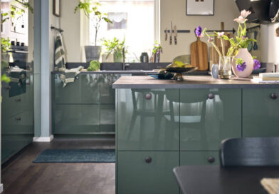 2026.gada interjera tendences: retro stila formas, mierpilnas krāsas un izteiksmīgi akcenti